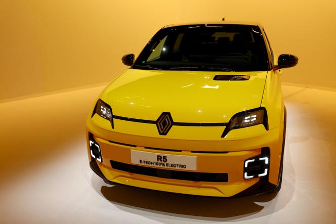 Une Renault R5 électrique, à Aubervilliers (Seine-saint-Denis), le 12 février 2024.