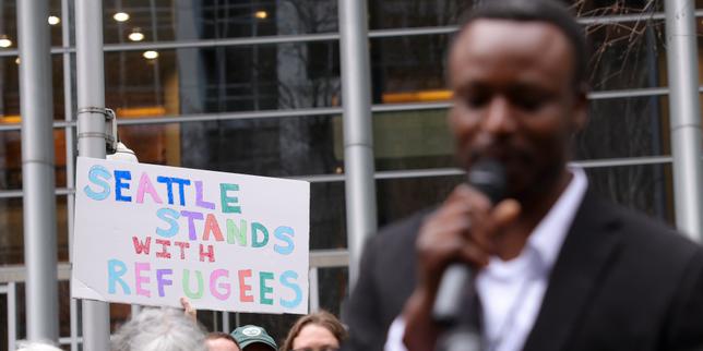Etats-Unis : un juge fédéral bloque le décret de Donald Trump visant à suspendre l’admission des réfugiés