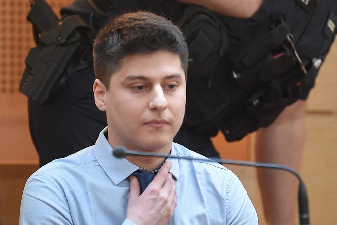 Nicolas Zepeda na audiência de abertura do seu julgamento, no tribunal de Besançon, 29 de março de 2022.