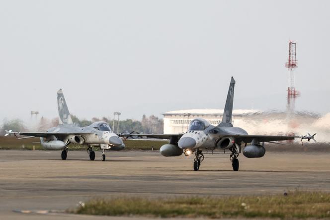 Des avions de combat de l’armée de l’air taïwanaise, sur la base aérienne de Ching Chuan Kang, à Taichung (Taïwan), le 7 janvier 2025.