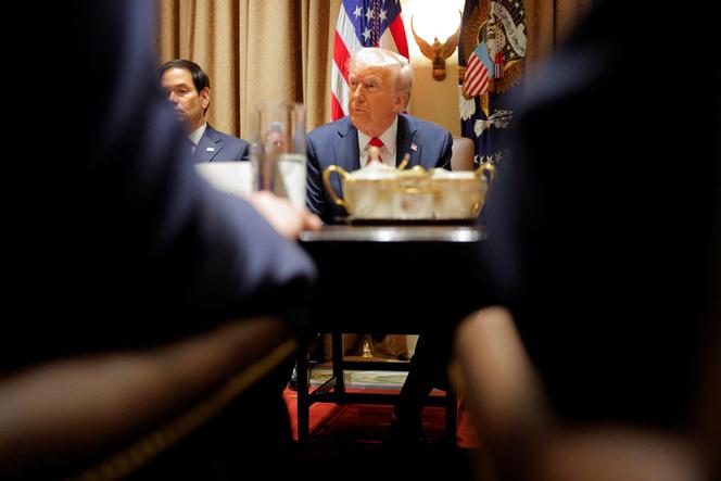 Le président américain, Donald Trump, lors de la première réunion de son cabinet, à Washington, aux Etats-Unis, le 26 février 2025.