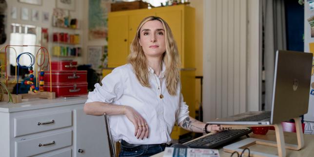 « J’ai dû prouver que j’étais bien handicapée » : Margot Turcat, professeure d’arts plastiques
