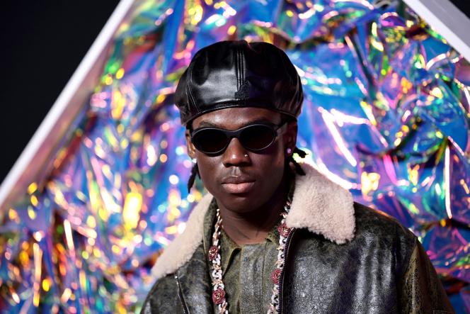 L’artiste nigérian Rema, ici aux MTV Video Music Awards 2023, a été récompensé par trois statuettes ce mercredi 26 février : meilleur artiste masculin, album de l’année et meilleur clip vidéo.