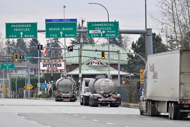 A l’entrée de l’autoroute du Pacifique dans le sud de Surrey, en Colombie-Britannique, au Canada, le 26 novembre 2024.