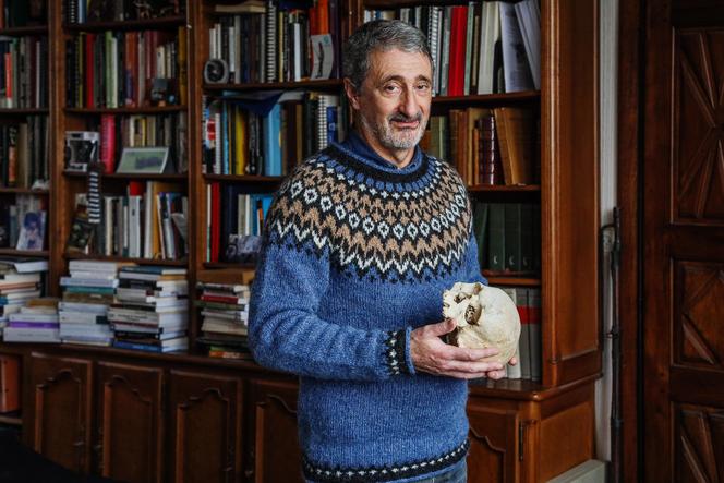 L’anthropologue Bruno Boulestin dans son bureau à Angoulême, le 24 février 2025.