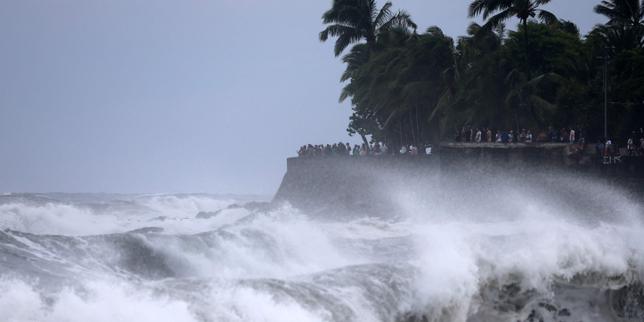 La Réunion island raises highest 'purple alert' as cyclone nears