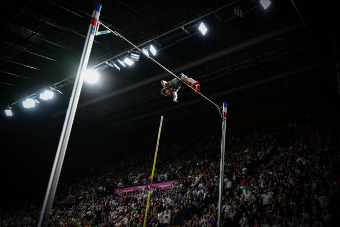 Le Suédois améliore le record du monde du saut à la perche, centimètre par centimètre, depuis 2020.