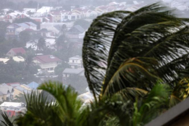 Lors du passage du cyclone Garance au-dessus de la commune de La Possession, sur l’île de La Réunion, vendredi 28 février 2025.