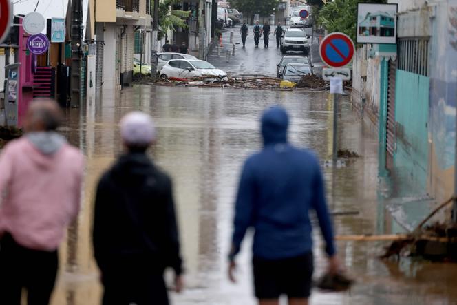 Une route inondée à Saint-Paul, à l’ouest de l’île de La Réunion, après le passage du cyclone Garance, le 28 février 2025.