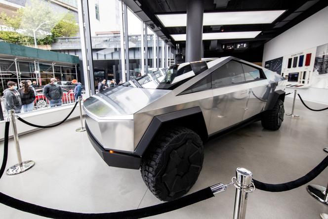 A Tesla Cybertruck expôs no distrito de meatpacking de Manhattan em Nova York em 8 de maio de 2021. 