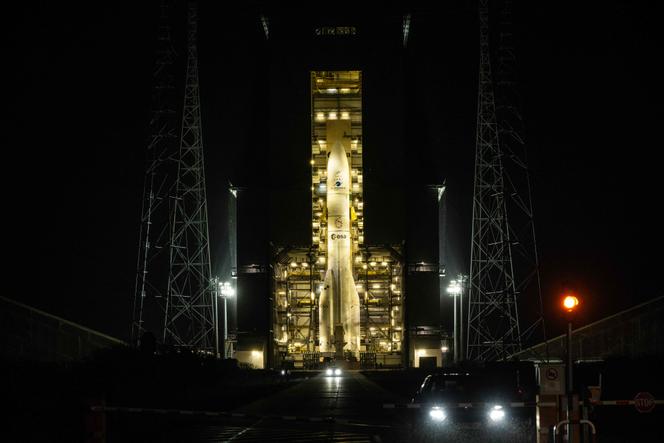 La fusée Ariane 6, lanceur de satellites de l’Agence spatiale européenne (ESA), avant son lancement inaugural prévu au Centre spatial de Kourou, en Guyane française, le 3 mars 2025.