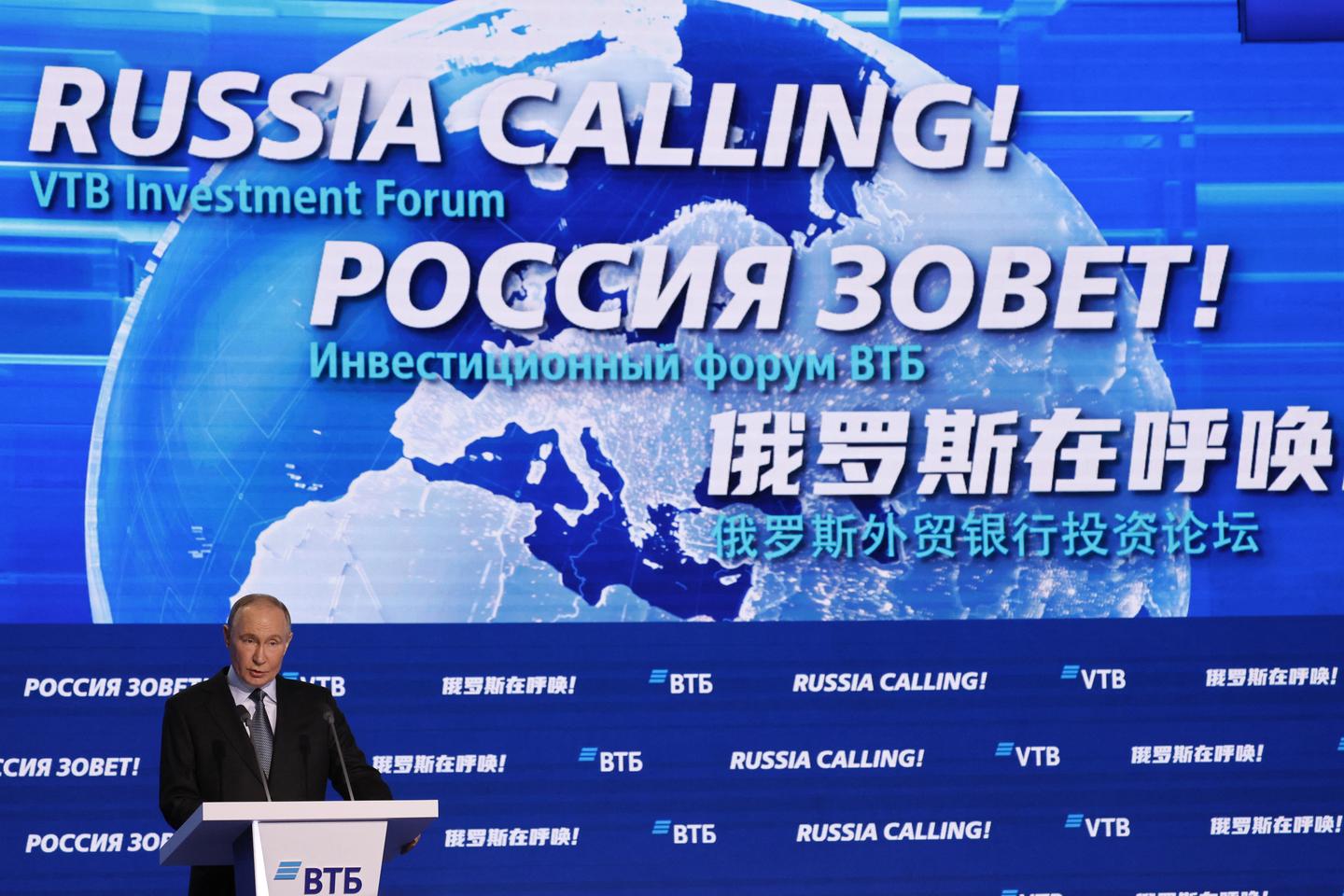 Behind negotiations with Washington looms economic uncertainty in Moscow