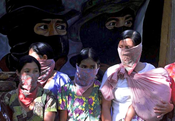 Sympathisantes de l’EZLN lors d’une conférence de presse du sous-commandant Marcos, à La Realidad, au Chiapas, en 2001.