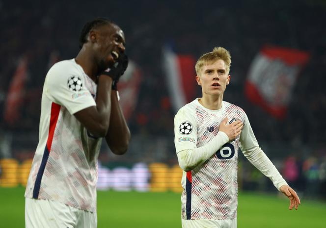 يحتفل مهاجم ليل هاكون أرنار هارالدسون (يمين) هدفه في حديقة بوروسيا دورتموند (1-1) ، خلال الجولة الثامنة من دوري الأبطال في 4 مارس 2025.