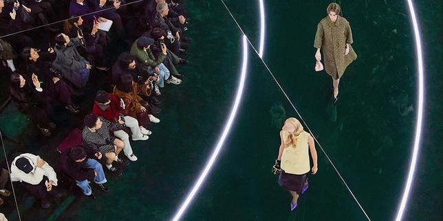 Aux fashion weeks de New York, Londres et Milan, la créativité malgré tout