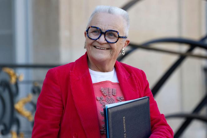 O governo deseja ver o texto votado por senadores entrando em vigor antes das próximas eleições municipais, de acordo com o Delegado do Ministro da Ruralidade, Françoise Gatel, aqui na saída do Conselho de Ministros, no Elysée, em 5 de março de 2025.