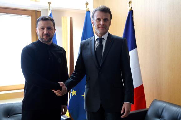 Volodymyr Zelensky et Emmanuel Macron, à Bruxelles, le 6 mars 2025.