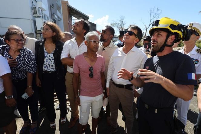 Le ministre des outre-mer, Manuel Valls, en visite à Saint-Benoît, sur l’île de La Réunion, jeudi 6&nbsp;mars 2025.