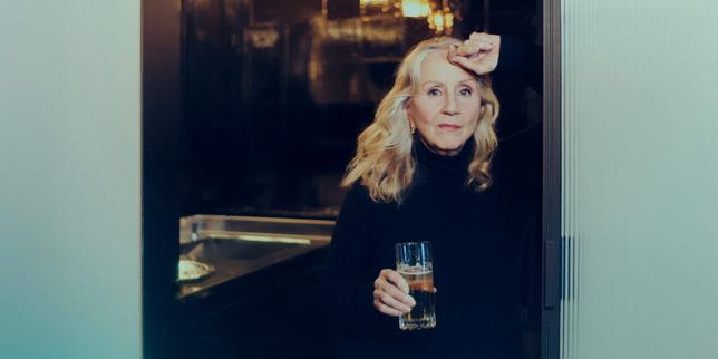 Un apéro avec Hélène Vincent : « Après avoir été obsédée par le faire, j’apprends à être »