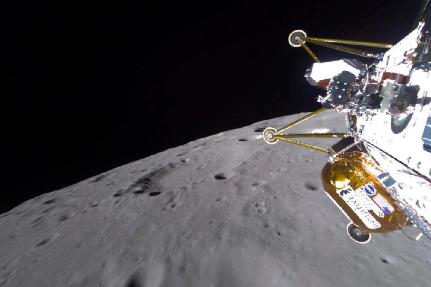 Private US spaceship again lands awkwardly on the moon