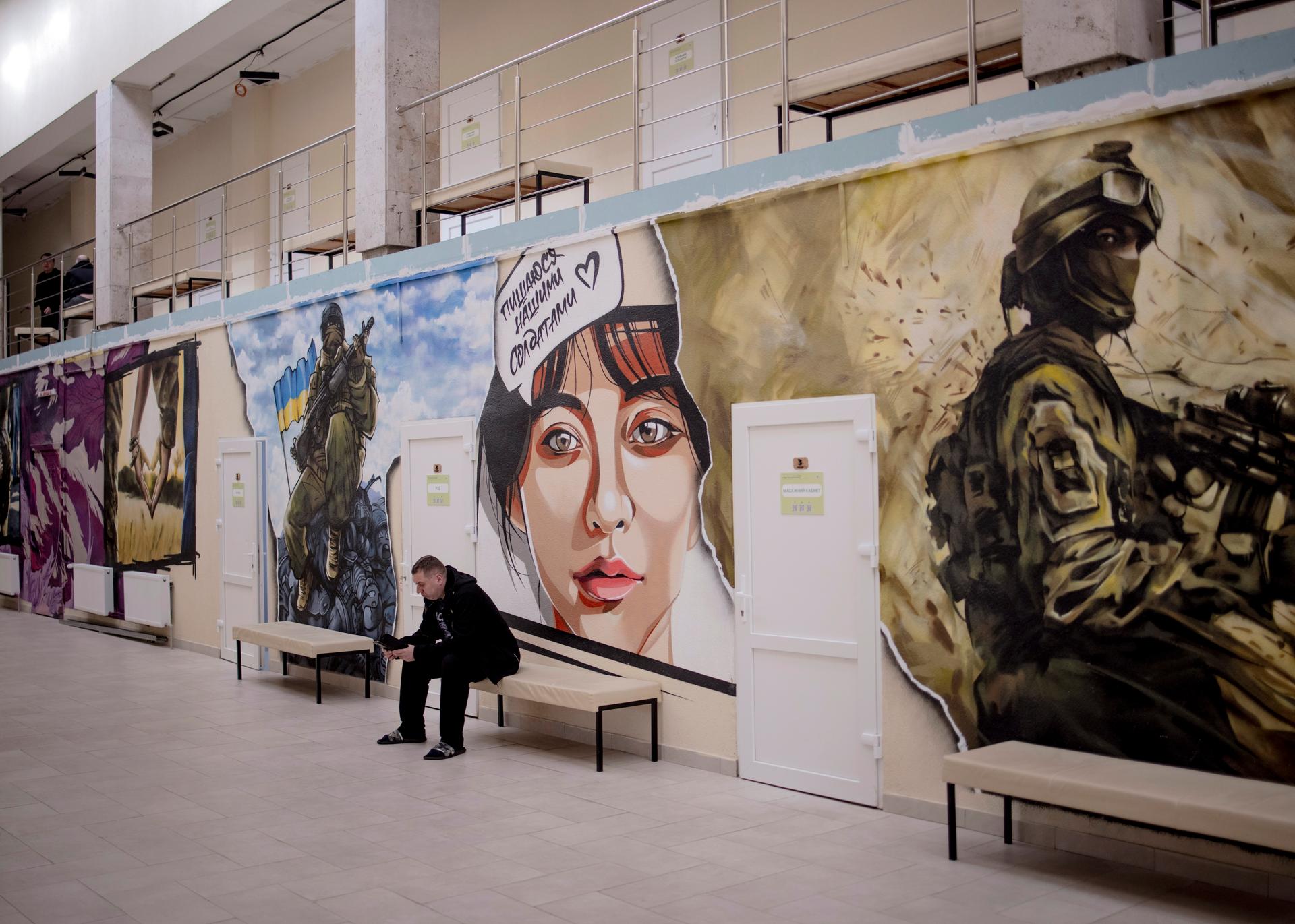 Un soldat ukrainien au centre de réhabilitation Lissova-Poliana, dans la banlieue de Kiev, le 6 mars 2025.