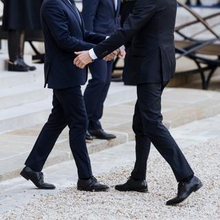 Emmanuel Macron et Premier ministre des Pays-Bas, Dick Schoof au palais de l’Élysée à Paris dans le 8ème arrondissement, le lundi 17 février 2025.