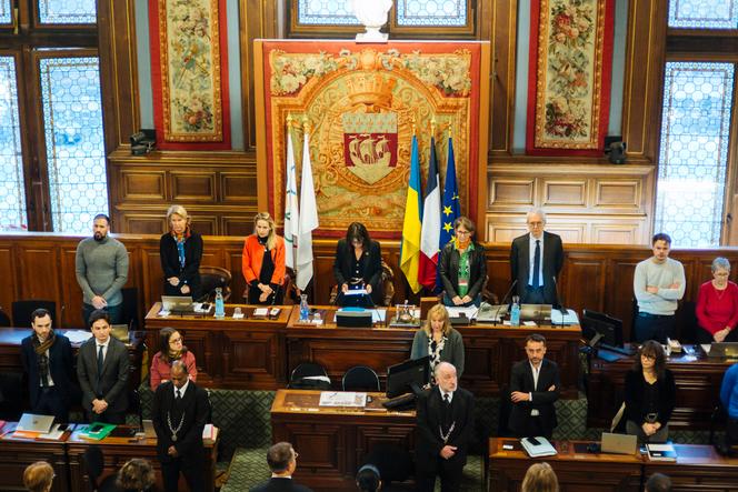O prefeito de Paris, Anne Hidalgo, durante o Conselho de Paris, na prefeitura, no 4º arrondissement, em 18 de novembro de 2024.