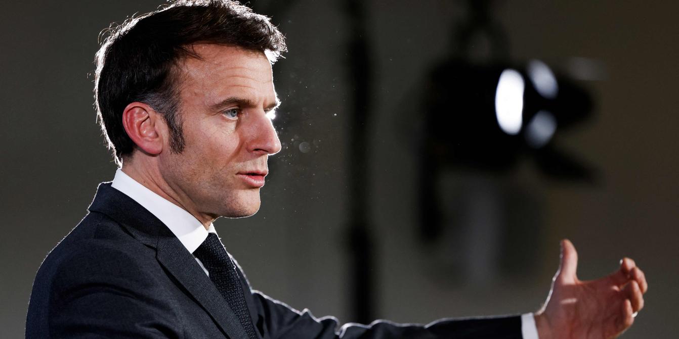 Attaqué par les médias Bolloré pour son soutien à l'Ukraine, Emmanuel Macron  riposte