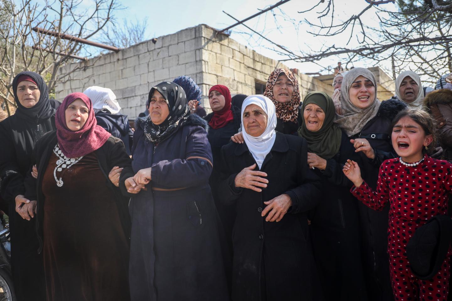 2 days of clashes and revenge killings in Syria leave more than 1,000 people dead