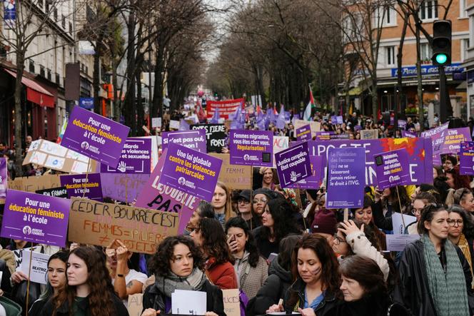 Lors de la marche pour les droits des femmes à Paris, le 8 mars 2024.