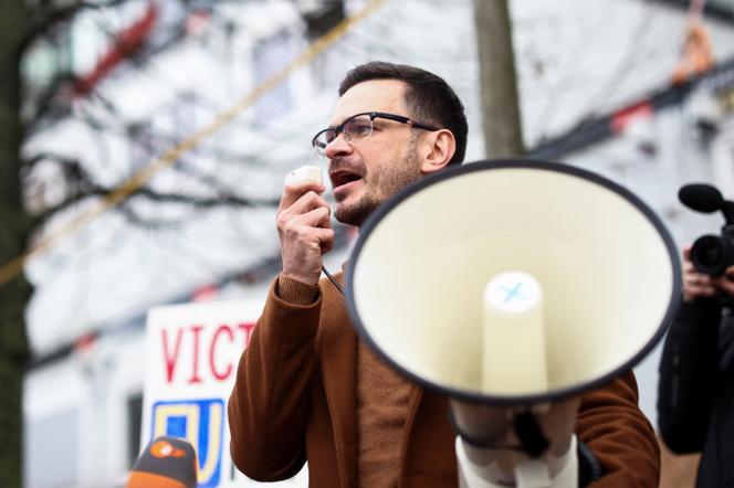 Le dissident russe Ilia Iachine, lors d’une manifestation anti-Poutine et contre la guerre en Ukraine, à Berlin, le 17 novembre 2024.