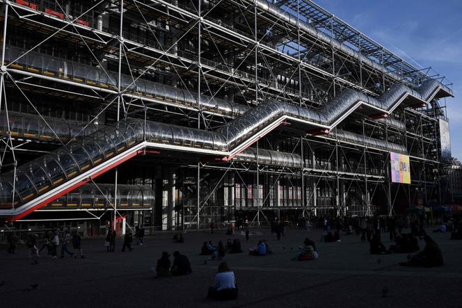 Devant le centre Pompidou, à Paris, le 8 mars 2025.