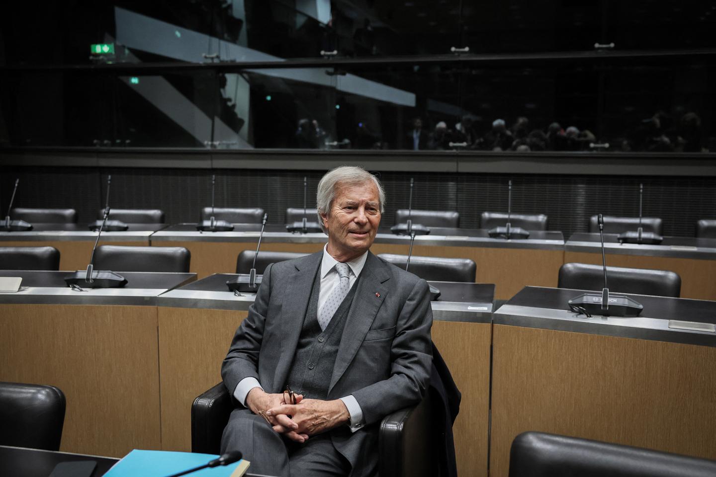 In France, one billionaire's media empire sides with Russia