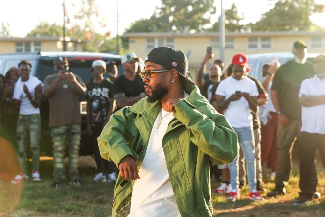 Le rappeur américain Kendrick Lamar lors du tournage de son clip « Not Like Us », à Watts (Californie), le 22 juin 2024.