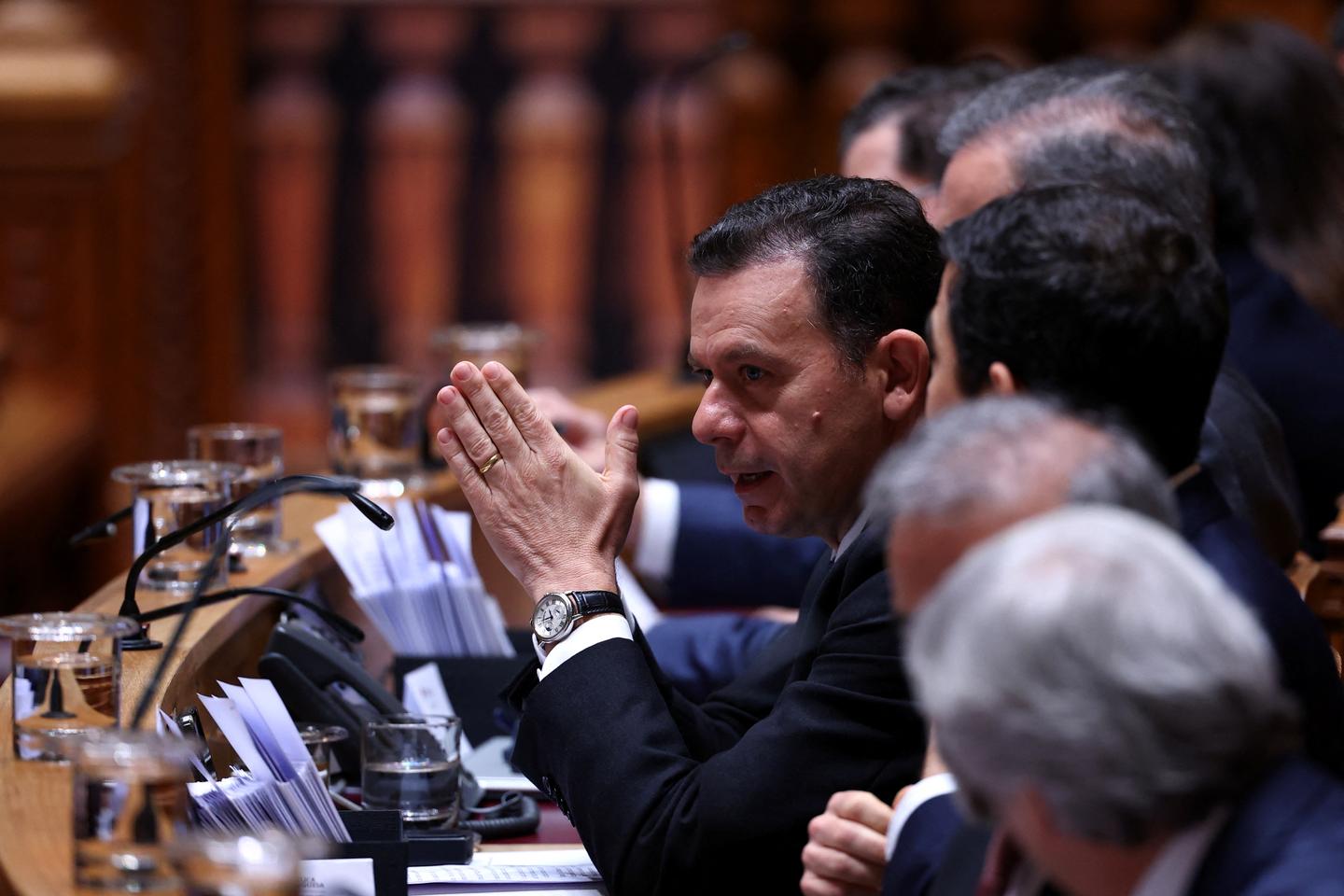 Portugal's center-right government loses no-confidence vote