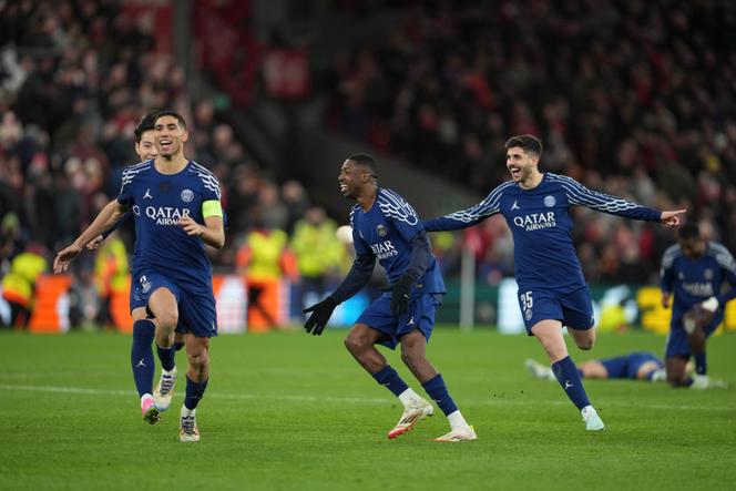 فرحة نجوم باريس سان جيرمان بعد التأهل لدور ربع النهائي لدوري أبطال أوروبا