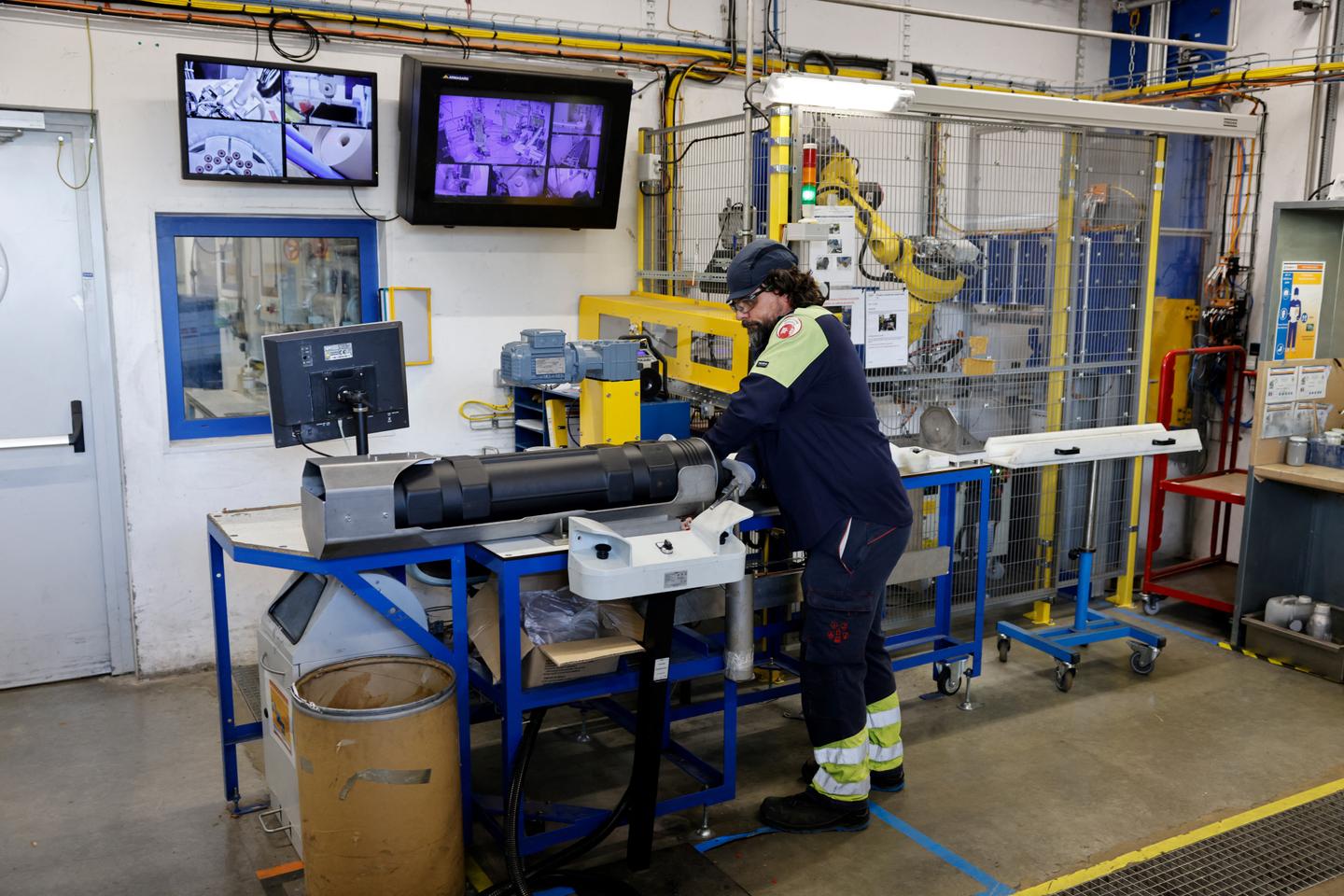 An advanced manufacturing facility within the European defense industry, showcasing high-tech production capabilities. (lemde.fr)