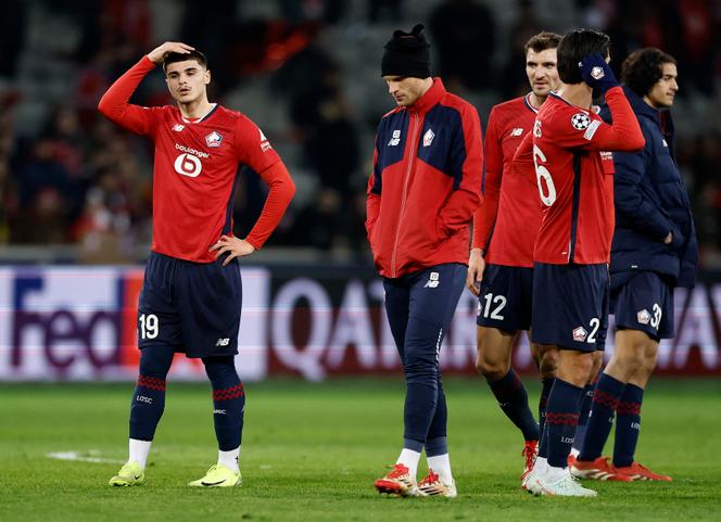 Les joueurs lillois après leur élimination en huitièmes de finale de la Ligue des champions contre le Borussia Dortmund au stade Pierre-Mauroy, à Lille, le 12 mars 2025.