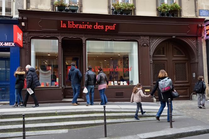 Devant la librairie des Presses universitaires de France, à Paris, le 16 mars 2016.