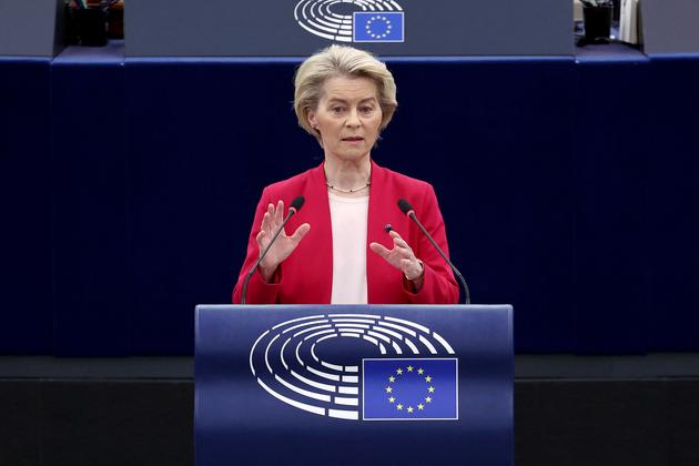 La présidente de la Commission européenne, Ursula von der Leyen, dans le cadre d’une session plénière au Parlement européen, à Strasbourg, le 11 mars 2025.