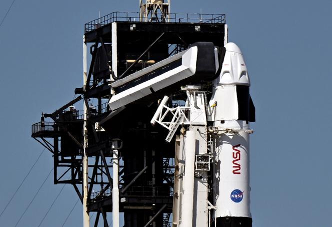 O foguete Falcon-9 da SpaceX no lançamento antes do lançamento planejado para a Estação Espacial Internacional, do Kennedy Space Center a Cap Canaveral, Flórida (Estados Unidos), quarta-feira, 12 de março de 2025.