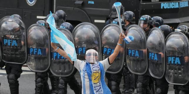 Argentine : de violents heurts lors d’une marche pour les retraités, vingt blessés selon les autorités