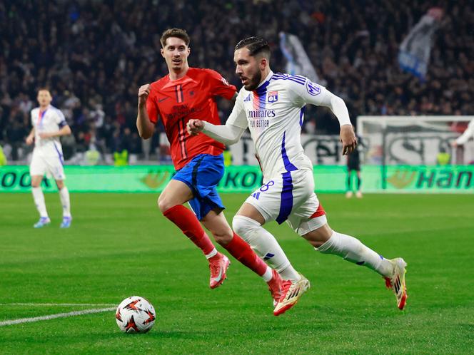 لاعب ليون رايان تشيركي في مباراة ضد FCSB بتاريخ 13 مارس 2025.