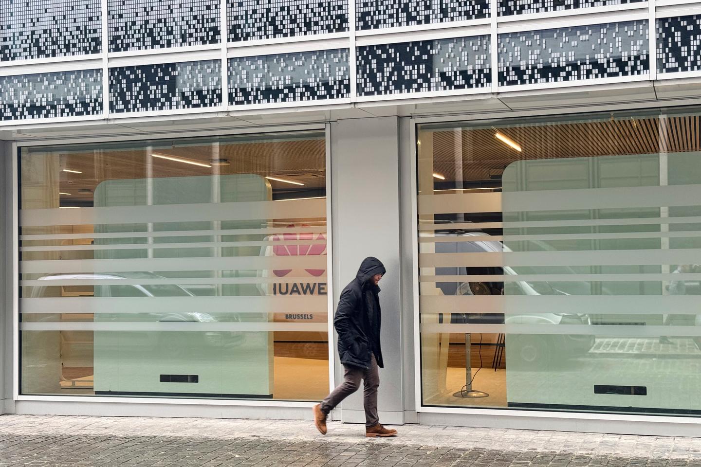 Chinese company Huawei suspected of bribing 15 MEPs