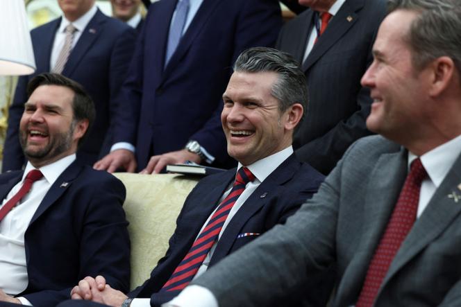 Le vice-président des Etats-Unis, J. D. Vance, le ministre de la défense, Pete Hegseth, et le conseiller à la sécurité nationale, Mike Waltz, à la Maison Blanche, à Washington, le 13 mars 2025.