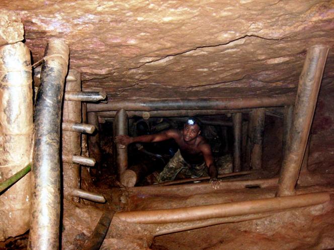 Un travailleur d’une mine du Nord-Kivu, dans l’est de la République démocratgque du Congo, en avril 2010.