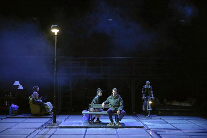 Lors d’une représentation du spectacle « Dan Da Dan Dog », de Rasmus Lindberg, mis en scène par Pascale Daniel-Lacombe, au Méta, centre dramatique national Poitiers Nouvelle-Aquitaine, en janvier 2023.