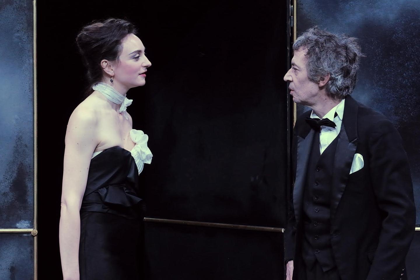 Regarder la vidéo A l’Athénée Théâtre Louis-Jouvet, à Paris, un « Misanthrope » roué et blanchi sous le harnais