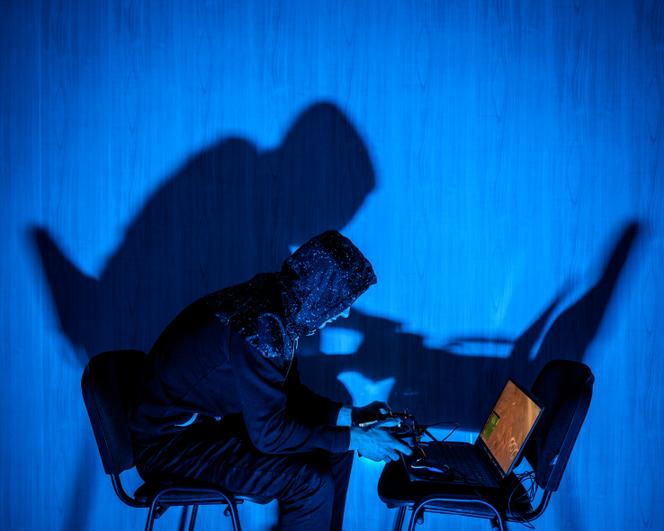 أوري، 37 عامًا، مطور لعبة محاكي طائرات أوكرانيا القتالية المسيرة، في كييف، 25 يناير 2025.