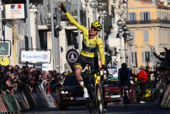 Matteo Jorgenson célèbre sa victoire au classement général du Paris-Nice, sur la Promenade des Anglais, dimanche 16 mars 2025.